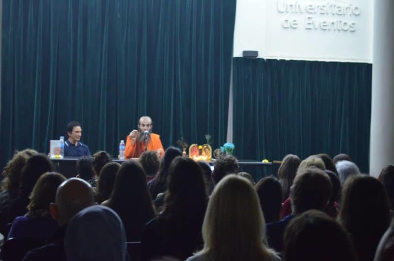 Swami-Satyananda-Saraswati-interviene-en-varias-universidades-argentinas-