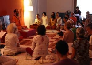 Retiro: "Meditación, kundalini y liberación. Las Upanishads del yoga"