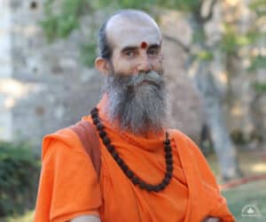 Swami-Satyananda-El-yoga-es-altamente-contracultural-y-se-está-convirtiendo-en-un-producto-de-mercado