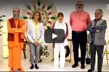 Yoga-en-red-Escuela-Internacional-de-Yoga.-Yoga-religioso-o-yoga-laico-Swami-Satyananda-Saraswati.