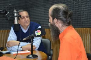 Swami Satyananda Saraswati es entrevistado por Gustavo Canzobre en el programa Niketan de Radio Cultura