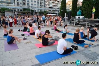 Zamora acoge el Día Internacional del Yoga