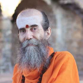 Los-Yugas-y-la-Tradicion-Plural-21-Hablemos-de-tradicion-Jose-Luis-conversa-con-Swami-Satyananda-Saraswati.