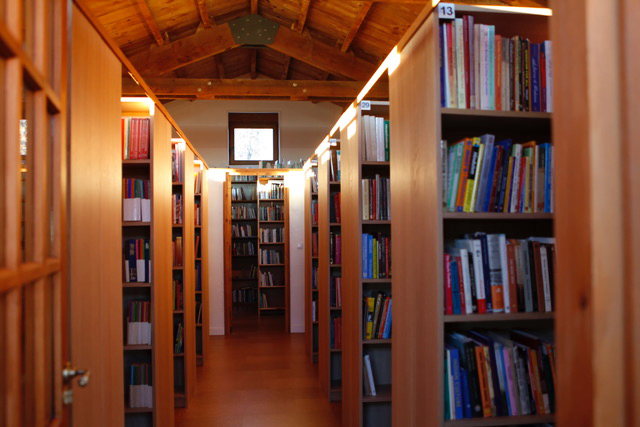 b4_MG_8535 - Libreria Advaitavidya- kailash Ashram