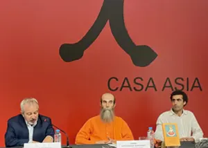 Presentacion-libro-llenare-los-tres-mundos-de-dicha-supremo-Swami-Satyananda-Saraswati-en-Casa-Asia-Madrid-Editorial-Advaitavidya-hinduismo-advaita-vedanta-shivaismo