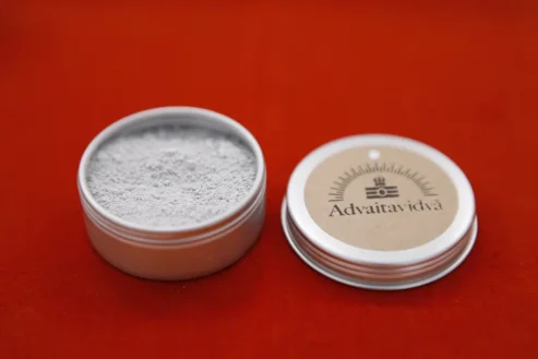 Vibhuti sagrado de Arunachala en caja metálica de 25 ml, ideal para rituales puja y prácticas espirituales
