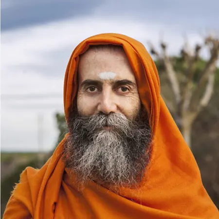 Swami Satyananda Saraswati es monje y maestro hindú.